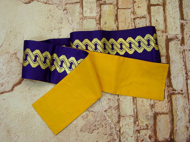 Vintage Japanese Hanhaba Obi Belt, Reversible Purple Kimono Sash with Gold Chain Design