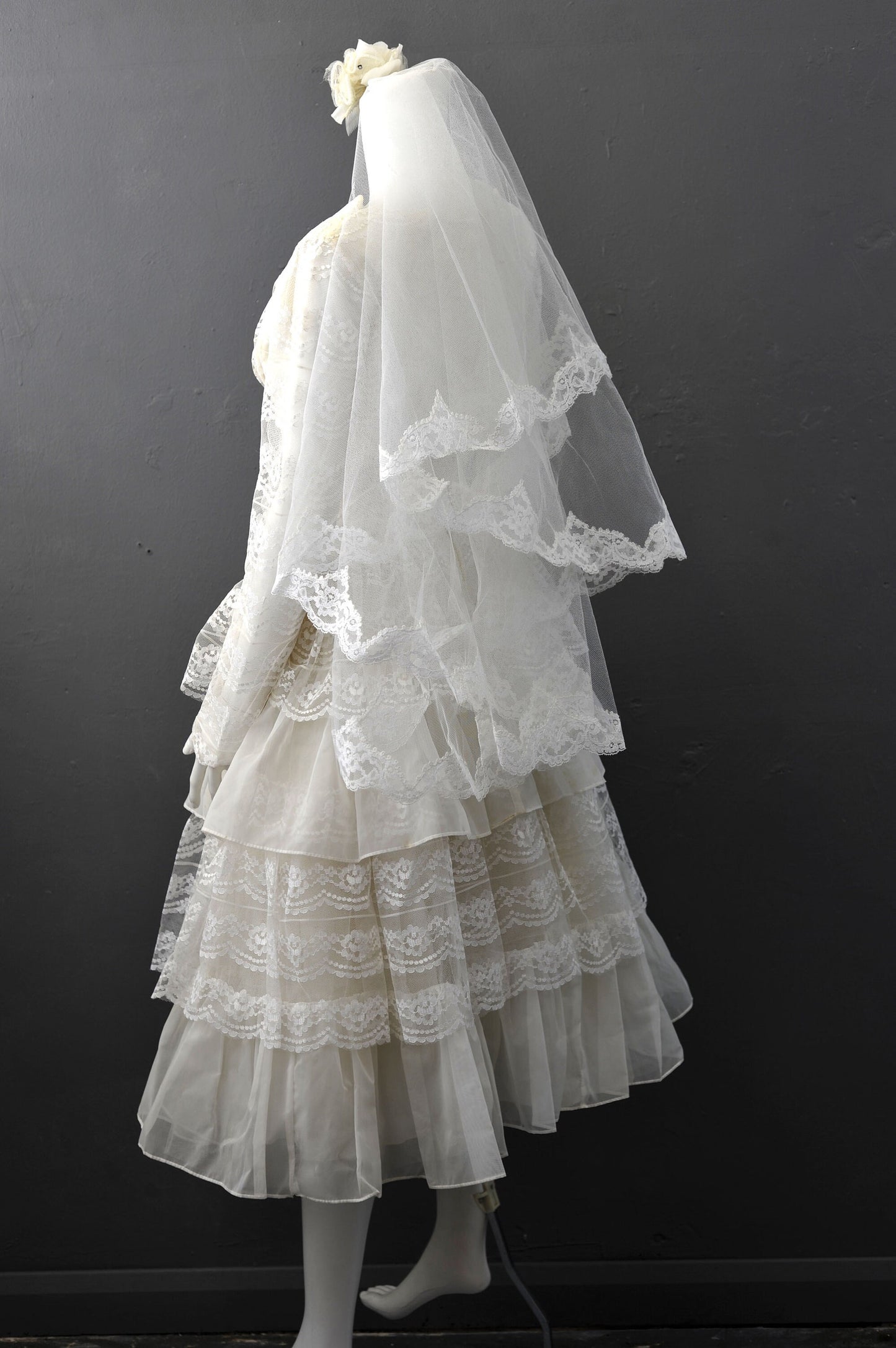 50s Tiered Lace Wedding Dress with Veil, Tea Length with Scalloped Boatneck, Size Small