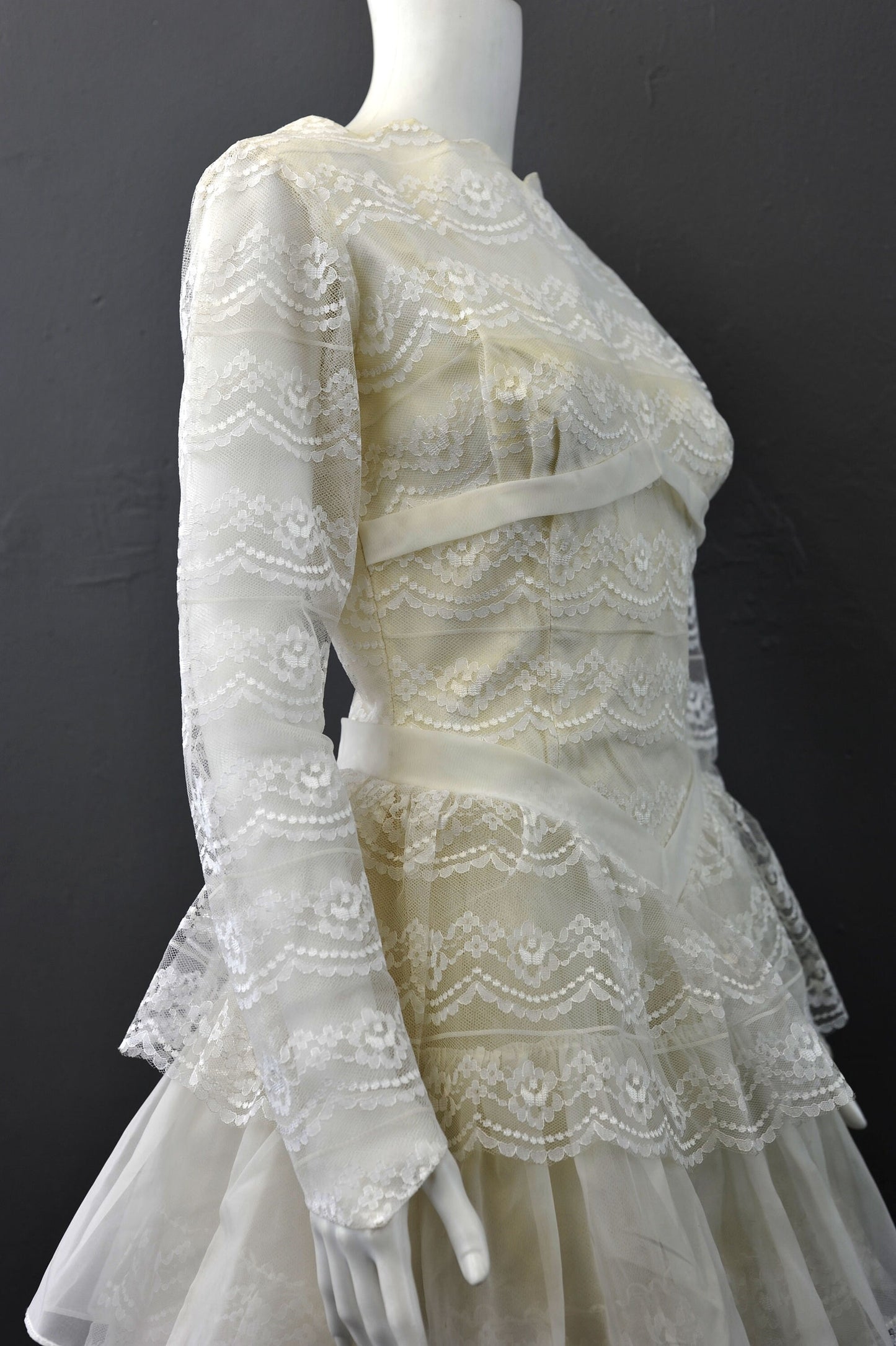 50s Tiered Lace Wedding Dress with Veil, Tea Length with Scalloped Boatneck, Size Small