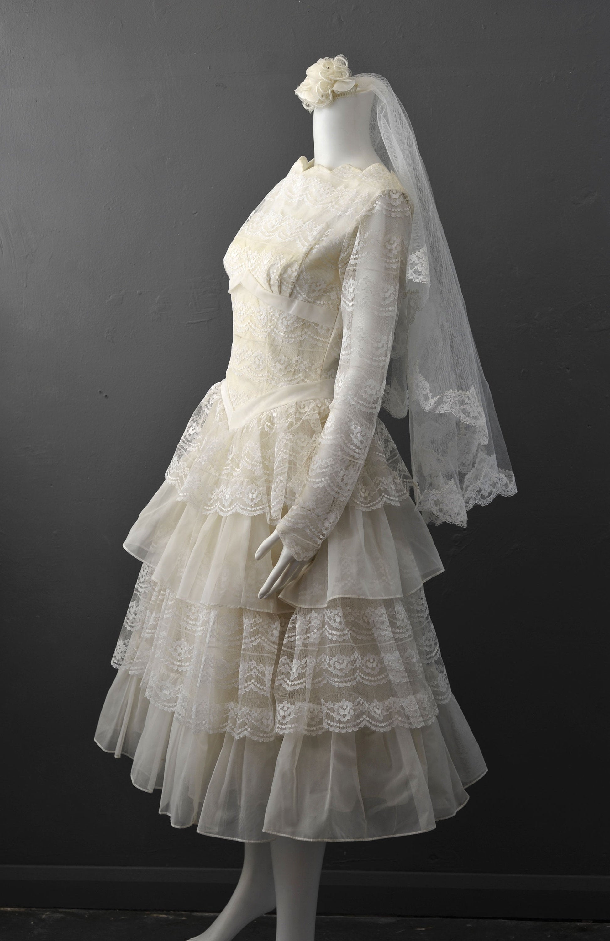 50s Tiered Lace Wedding Dress with Veil, Tea Length with Scalloped Boatneck, Size Small