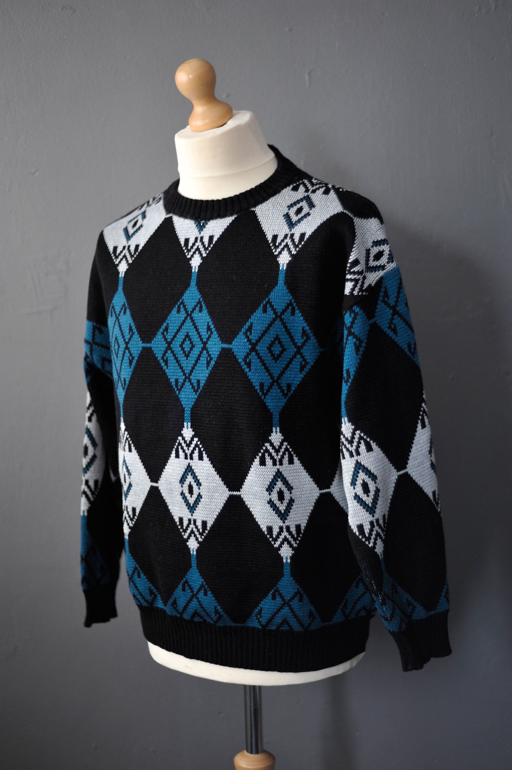 Mens 90s Silver and Blue Diamonds Jumper, Acrylic Knit Pullover, 46 Chest