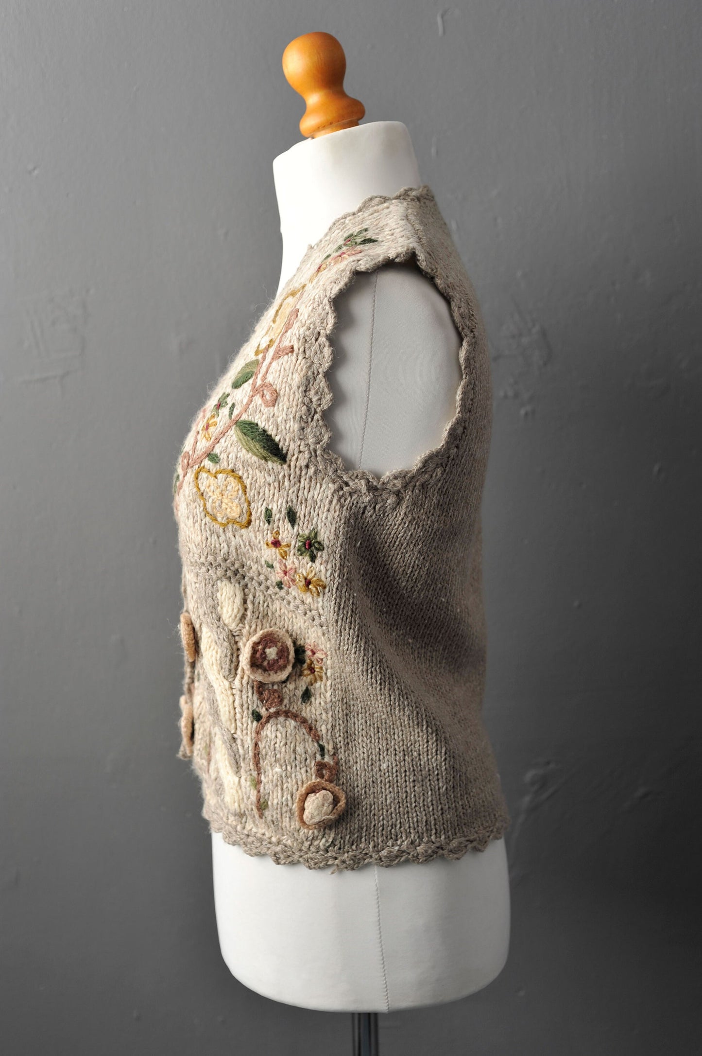 90s Floral Cardigan Vest, Granny's Garden 3D Knit, Size Medium