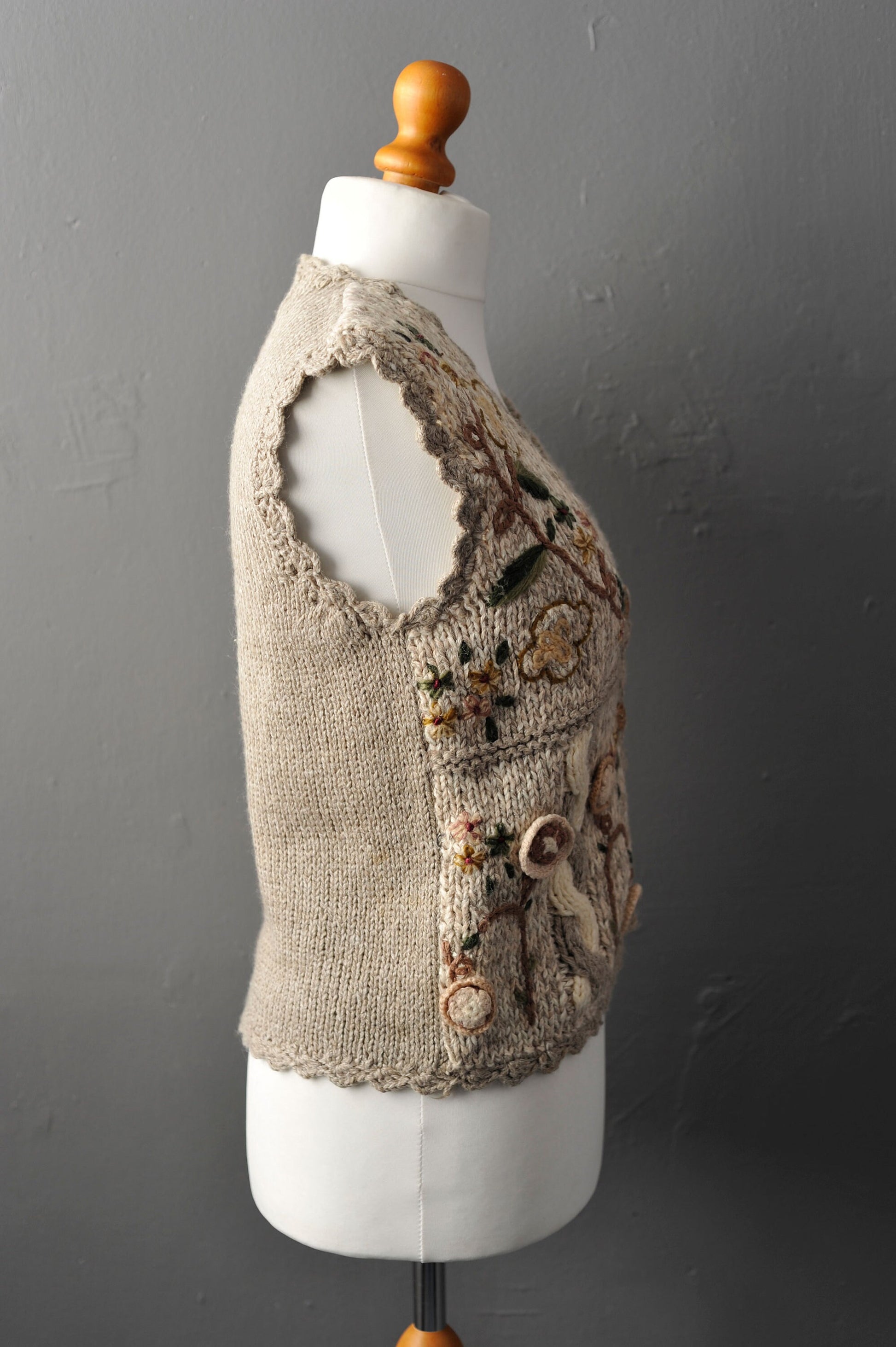 90s Floral Cardigan Vest, Granny's Garden 3D Knit, Size Medium