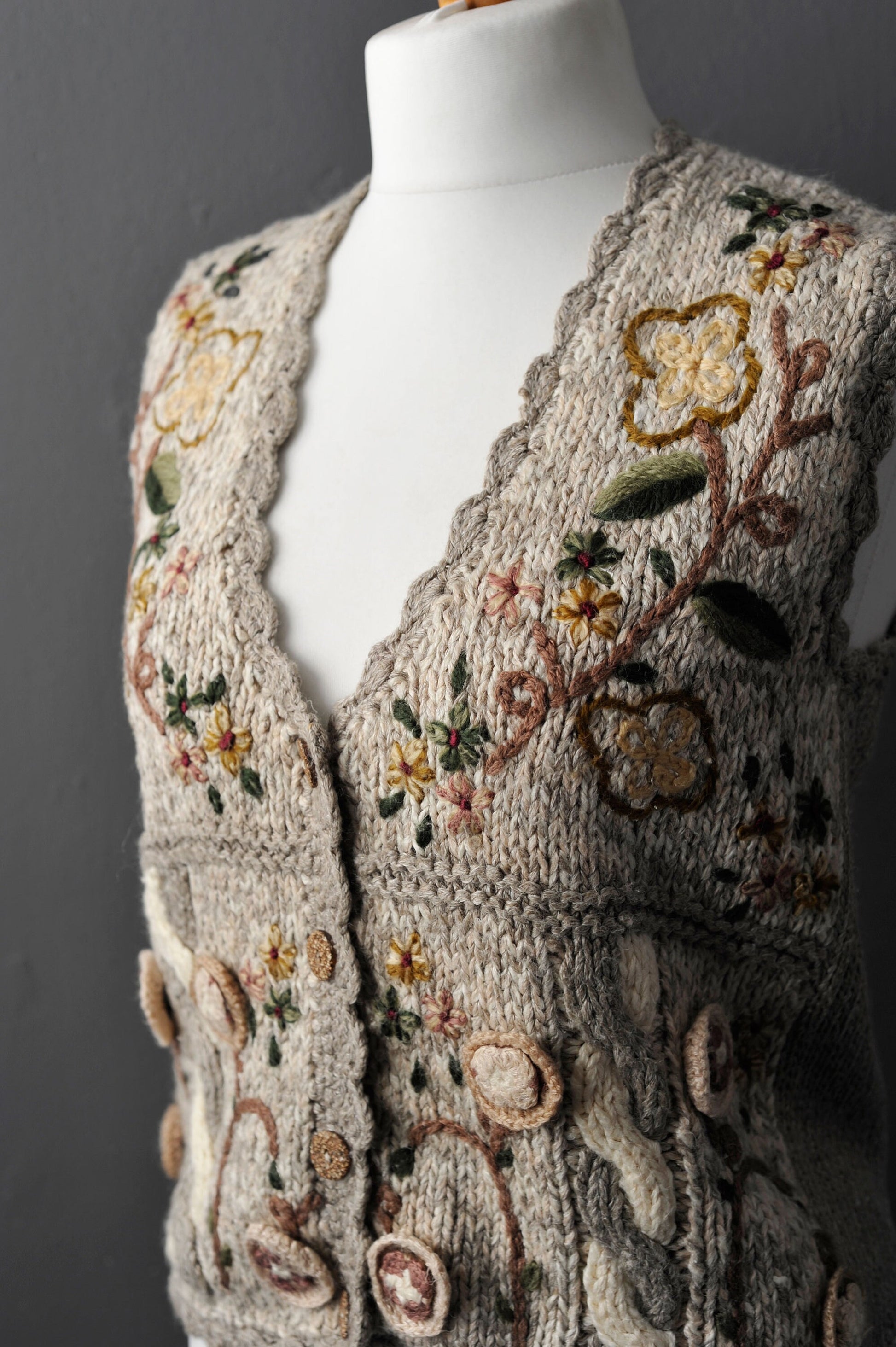 90s Floral Cardigan Vest, Granny's Garden 3D Knit, Size Medium