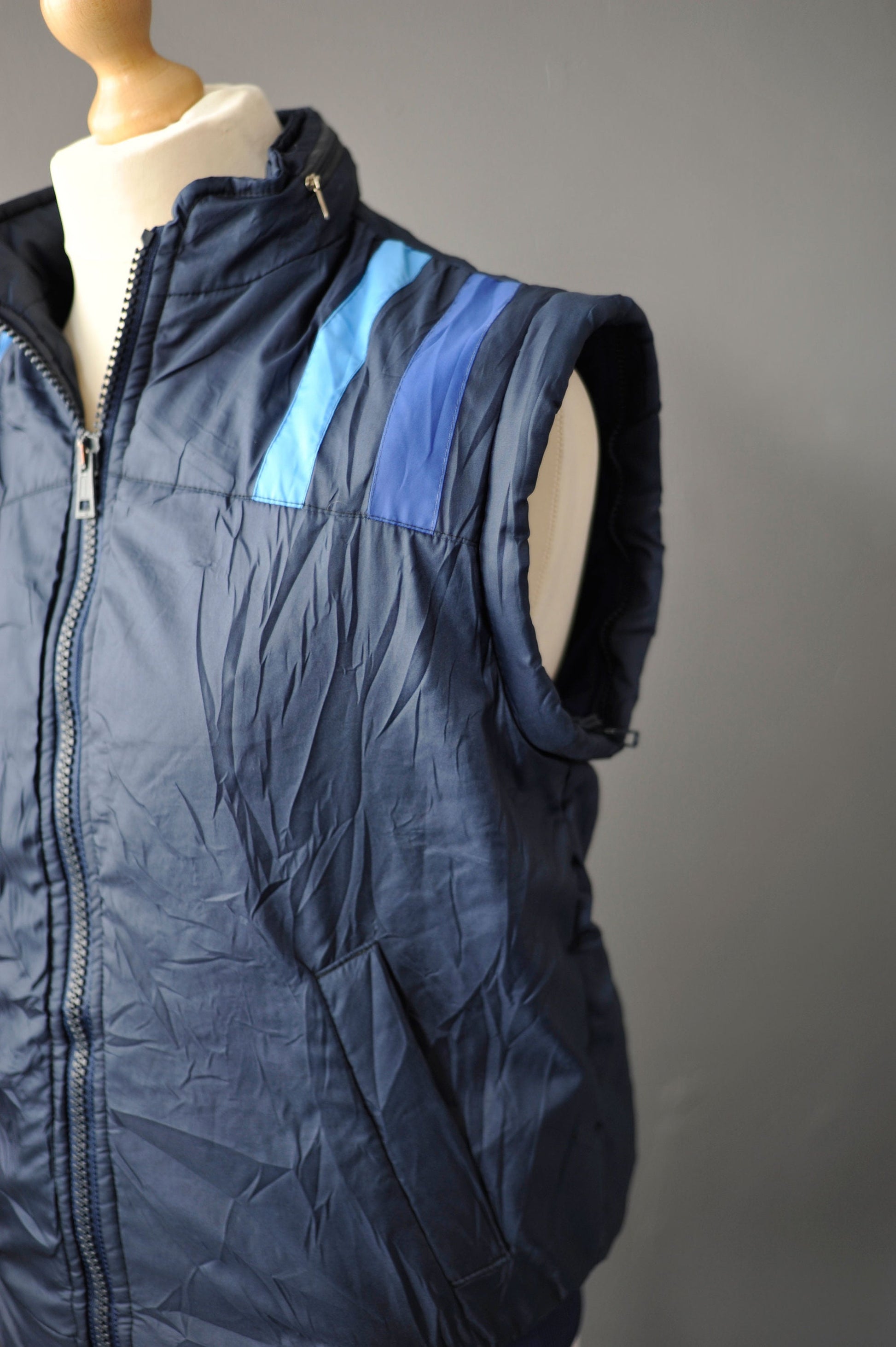 80s Padded Ski Jacket with Removable Sleeves, Convertible Snow Coat Gilet, Retro Winter Sports, Size Medium