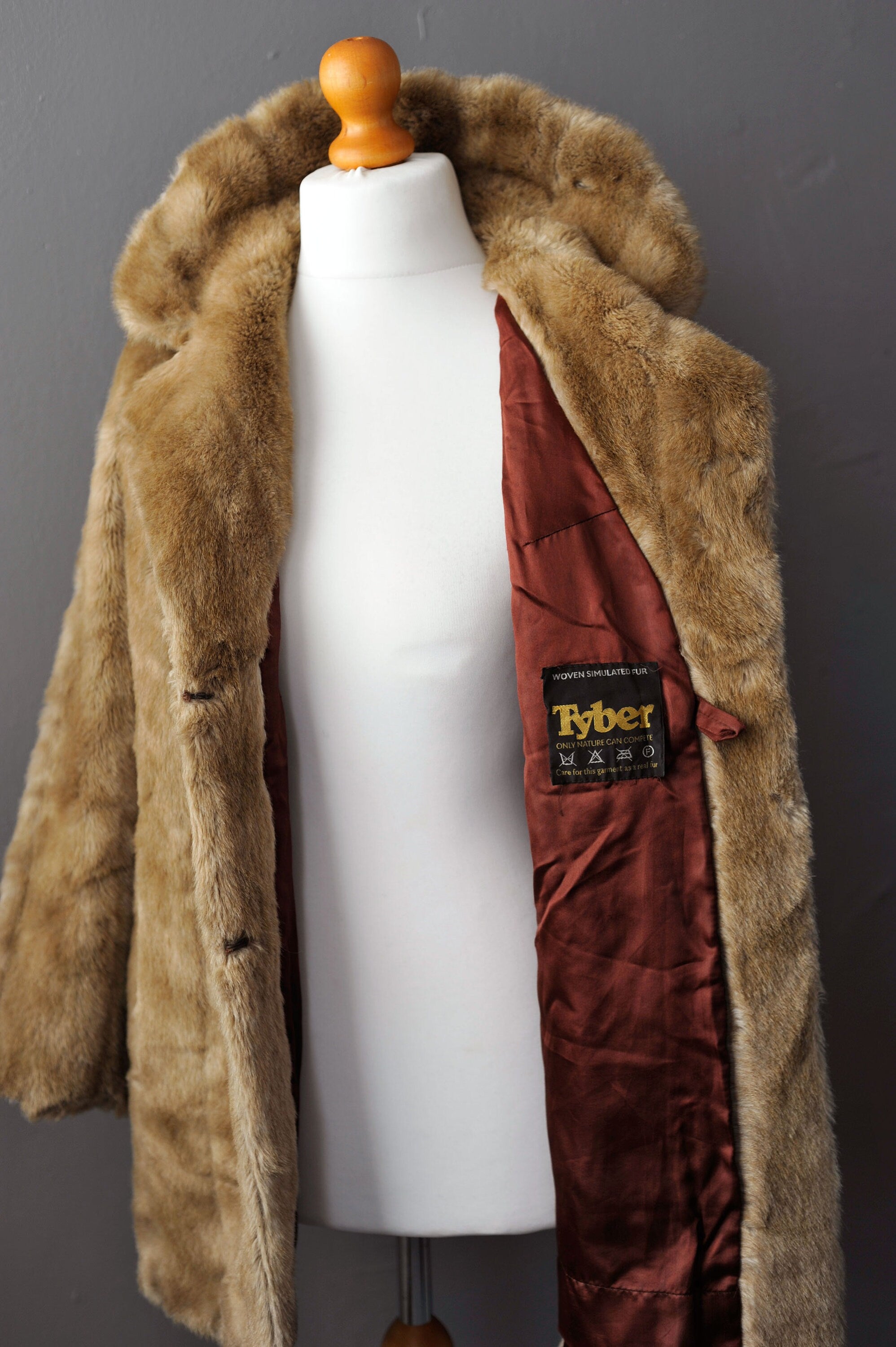 80s Tyber Faux Fur Coat in Honey Blonde, Vegan Winter Jacket, Size Medium