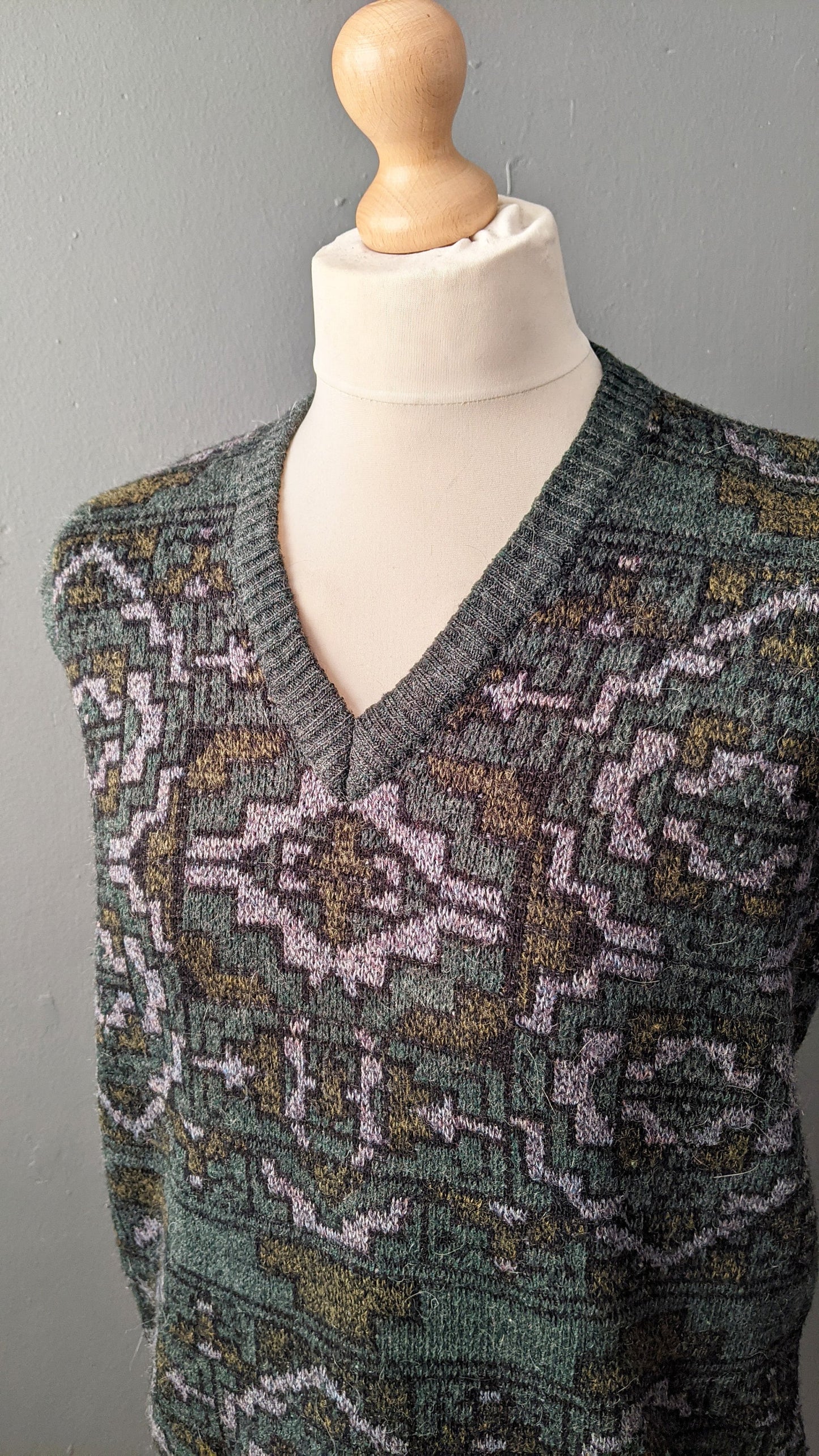 Mens 80s Knit Tank Top with Alpaca, V Neck Wool Blend Vest, 44 Chest