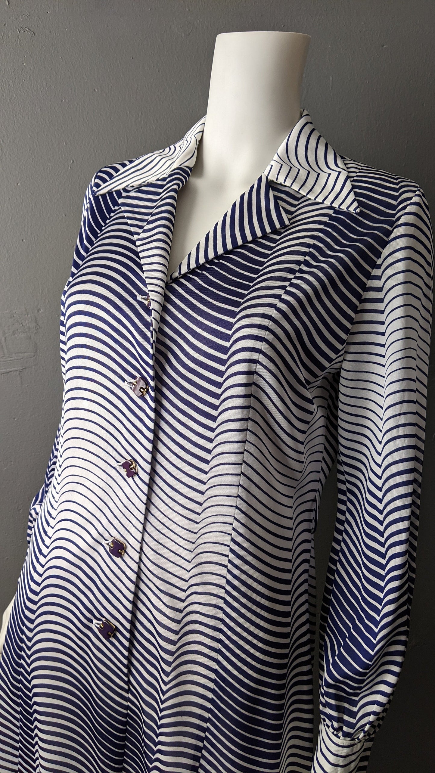 70s Shirt Dress with Ombre Gradient Waves, Op Art Daydress, Size Medium