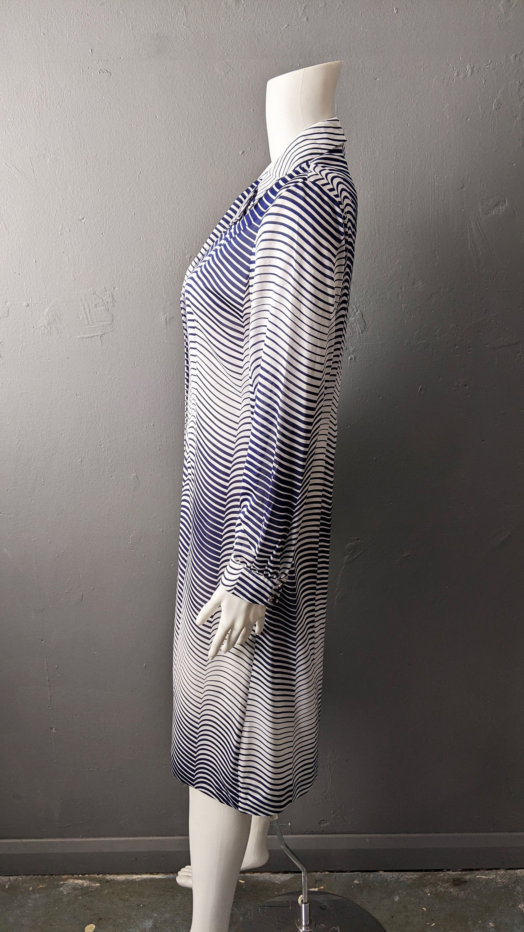 70s Shirt Dress with Ombre Gradient Waves, Op Art Daydress, Size Medium