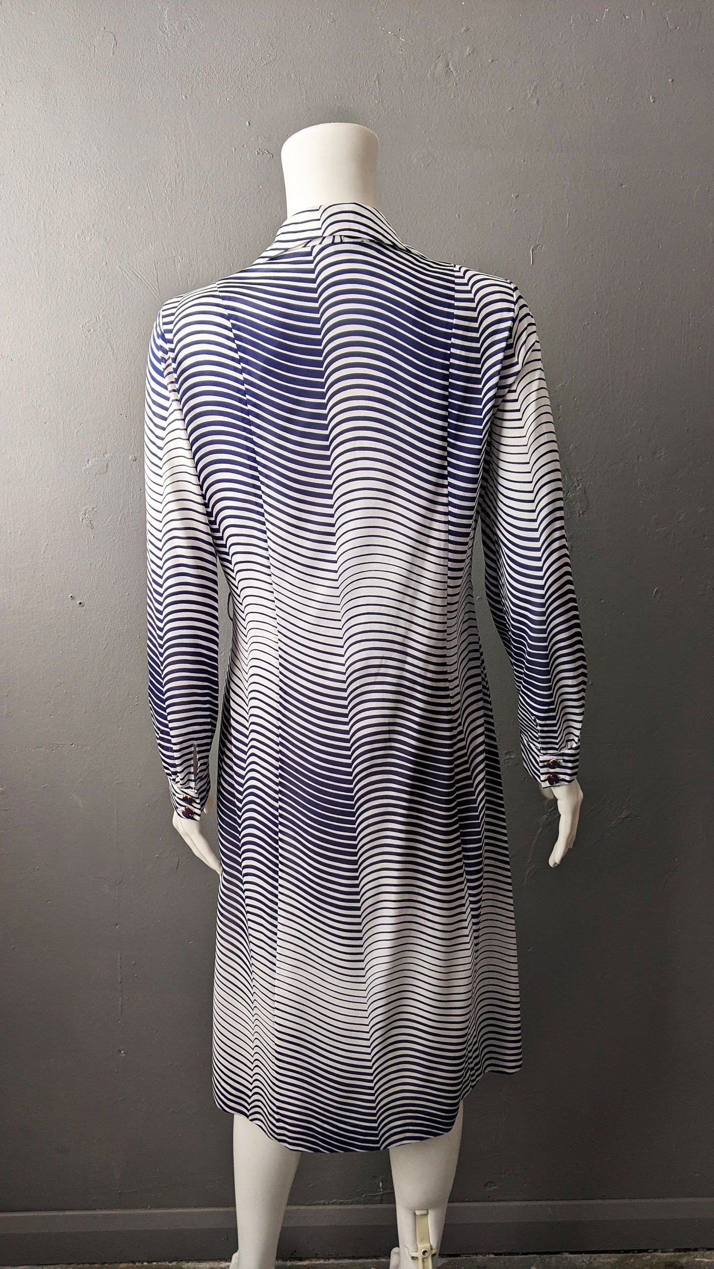 70s Shirt Dress with Ombre Gradient Waves, Op Art Daydress, Size Medium