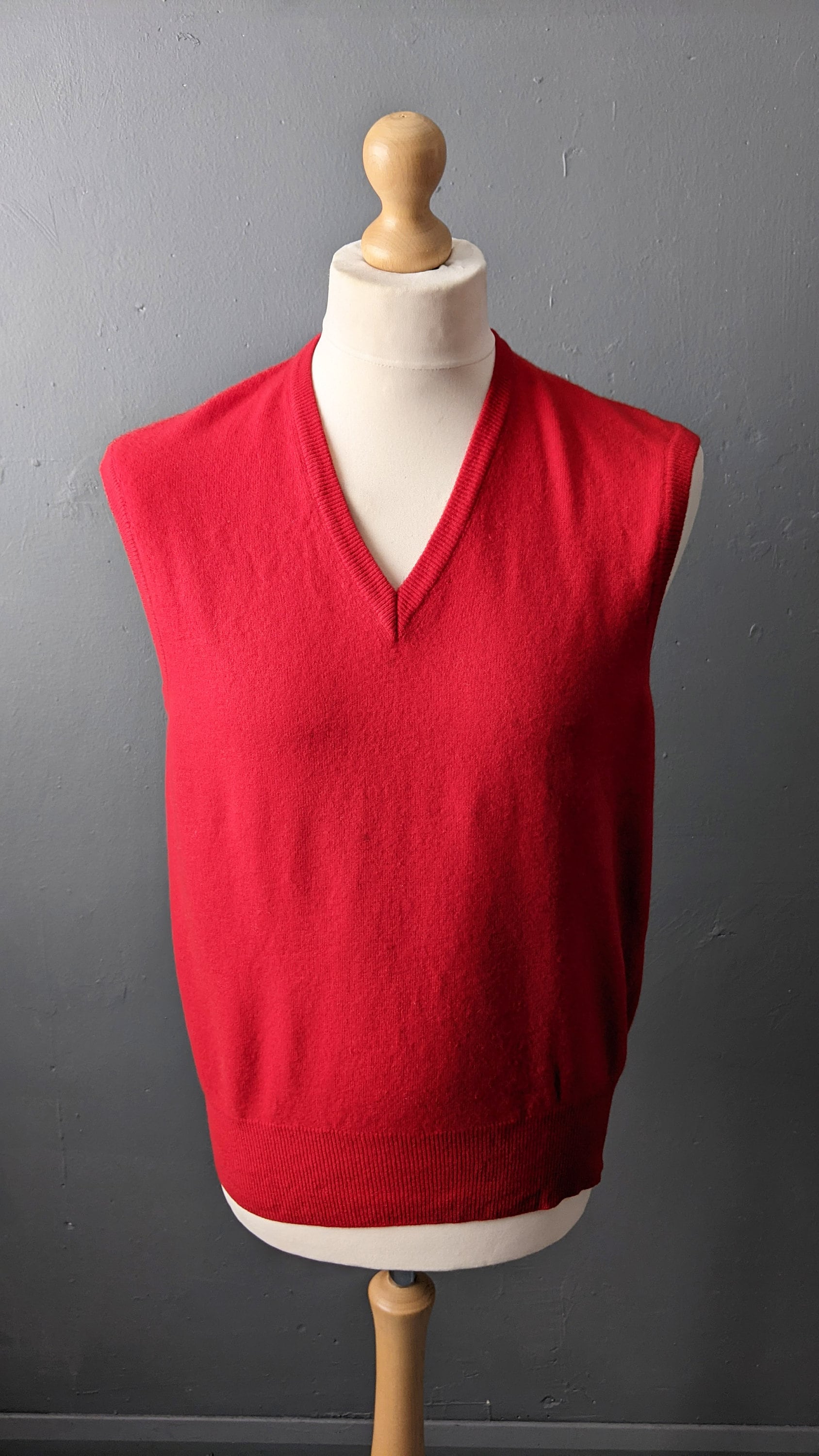 Mens 80s Benetton Wool Tank Top, V Neck Knit Vest, Size Medium 42 Chest