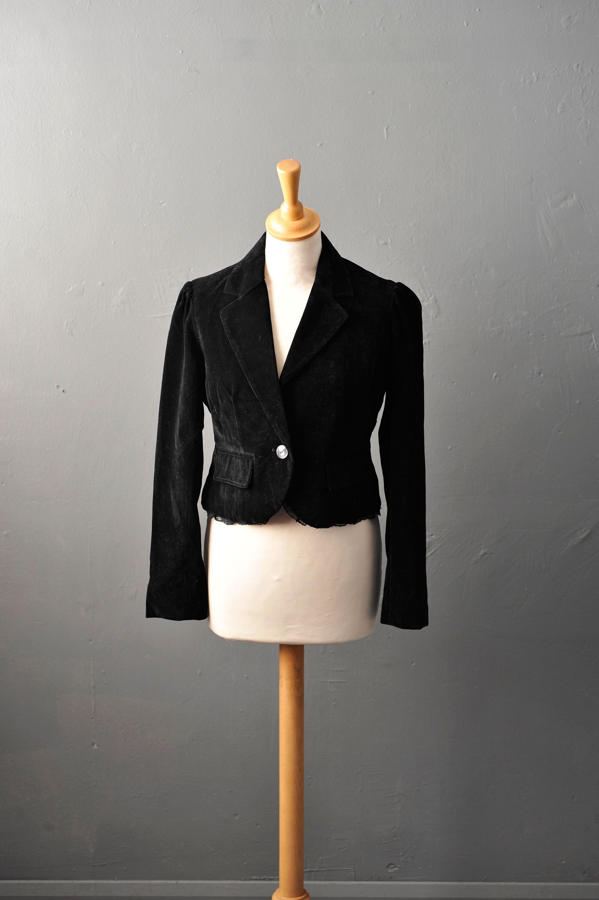 Cropped Black Velvet Jacket Vintage 90s Fitted Goth Blazer Size